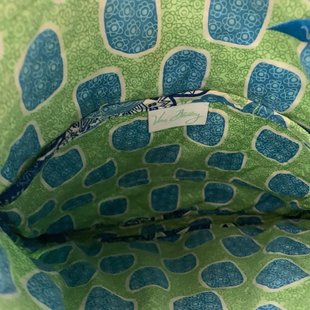 VERA BRADLEY shoulder bag in excellent condition. Lots of pockets - Picture 7 of 7